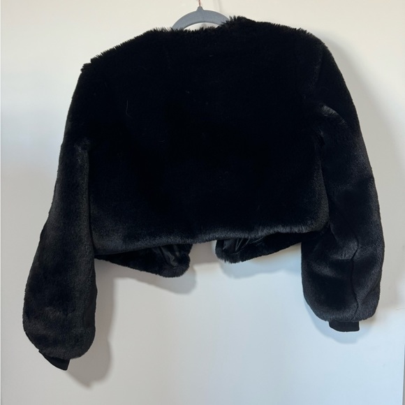 Black vegan faux fur crop jacket - Picture 3 of 4